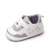 Nya PU-läder baby flickor barn första vandrare spädbarn småbarn klassisk sport anti-halk mjuk sula skor sneakers prewalker vår höst