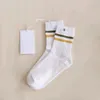 Projektant mody średniej długości litera haftowego Four Seasons Sports Casual Socks for Men and Women Pure Cotton Scoks Klasyczny kolor