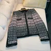 2023 Autumn Black Plaid Panelowe Tweed Tweed Kurtka Długie rękawowe przyciski szyi Klasyczne kurtki Płaszcz Krótka warstwowa jeźdźca A3G116539