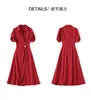 2023 Zomer Rode massieve kleurenjurk Knoppen met korte mouwen Knoppen Midi Casual jurken W3Q064710