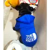 Vintermode husdjurskläder brev designer hundar hoodies rockar för valp små medelstora hundar pullover franska bulldog chihuahua hkd230812