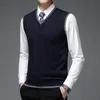 Herrtröjor Autum modemärke Solid 6% Wool Pullover Sweater V Neck Knit Vest Men Trendy ärmlös Casual Top Quality Men Clothing 230811