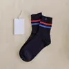 Projektant mody średniej długości litera haftowego Four Seasons Sports Casual Socks for Men and Women Pure Cotton Scoks Klasyczny kolor