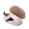 Primeiros caminhantes nascidos sapatos de bebê menino menina esporte clássico solo solo pu PU couro multicolor Sneakers casuais branco batismo 230812