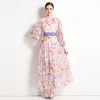 Grundläggande casual klänningar 2024 Autumn Holiday Gorgeous Flower Pink Maxi Dress Women's Long Lantern Sleeve Farterfly Floral Print Belt Pleated Chiffon Vestidos