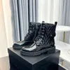 Diamantcontrole Ankle Boots Zwart veter gevecht Laarzen Lederen motorfietslaarzen Lage hiel dikke flat fashion laarzen damesontwerper schoenen fabriek