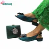 Sapatos de vestido Chegada sapatos da moda e conjuntos de bolsas de casamento escuro de casamento de mulheres escuras Sandálias Africanas Lady Low Sandals 230811