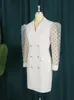 Robes de taille plus taille de robe de blazer blanche 4xl cou cou Voir à travers la taille élevée de la taille élevée bouton de corps mini tenues pour les femmes de bureau 230811