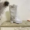 Stiefel Frauen hohe Stiefel Kabelbaum Gürtel Schnallen Kuhlattenleder brauner Leder Biker Stiefel Runde Zeh