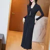 Повседневные платья Хорошие женщины корейское вязаное платье с длинным рукавом V -шея эластичный стройный карандаш 2023 модный офис Осень Осень Сексуальные T961
