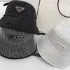 Desingers omgekeerde driehoek emmer hoeden luxe rand hoeden mannen vrouwen brief inlay crystal sunhats fashion trend reisvisser hoed accessoires