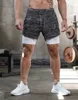 Mäns shorts anime berserk guts mäns gym shorts till fitness 2 i 1 snabb torr prestanda shorts flera fickor sport korta byxor sommar 230825