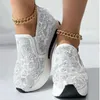 Zapatos de vestir zapatillas de deporte para mujeres zapatillas de malla de bordado floral para mujeres resbalados en zapatos casuales de tacón cómodo