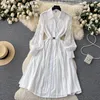 Robes décontractées de base 2024 Automne Elegant White Broidery Robe Femme Femme Long Hollow Out Single Breasted Heart Belt Preeted Linen Party Vestidos