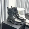 Diamantcontrole Ankle Boots Zwart veter gevecht Laarzen Lederen motorfietslaarzen Lage hiel dikke flat fashion laarzen damesontwerper schoenen fabriek