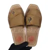 Designer Sandali Woody Famous Designer Women Muli Slide piatti Tan leggeri Beige Bianco Black Black Pink Lettering Tessuto in tela Slipisti Scarpe da donna X27