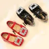 Sneakers Girls Patent Leather Mary Jane Shoes for Kids Button Princess Children Flats Square Toe Dance Dress 1R 230811