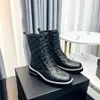 Diamantcontrole Ankle Boots Zwart veter gevecht Laarzen Lederen motorfietslaarzen Lage hiel dikke flat fashion laarzen damesontwerper schoenen fabriek