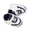 Nya PU-läder baby flickor barn första vandrare spädbarn småbarn klassisk sport anti-halk mjuk sula skor sneakers prewalker vår höst