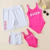 Familjmatchande kläder King Queen Swimsuit Family Matching Outfits One-Piece Mother Daughter Swimwear Beach Mommy and Me kläder Father Son Swim Shorts R230811