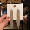 Hänge halsband klassiska glänsande kristallörhängen damer överdrivna långa örhängen tofsar örhängen mode koreanska örhängen smycken 230811