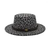 Berets Fuodrao Luipaard Print Fedoras Hoed voor vrouwen Wool Flat Top Wide Brim Vintage Belt Bowler Hats Men Jazz P19