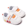 Första Walkers Brand Born Baby Boy Leather Sneaker Shoes For 1 Year Girl Spädbarn Mjukgummi Sole Loafers Toddler Steps Walker Trainers 230812