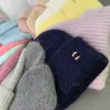 Tasarımcılar Beanie Örme Şapkalar Lüks Mektup Kış Şapkası Açık Soğuk Koruma Sıcak Peluş Yumuşak Popüler Moda Erkek Kadınlar Çok Renk Seçeneği