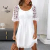 Robes décontractées femme robe en ajustement en forme de couleur solide épissant le style d'été de lace en dentelle plissée