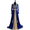 Elegantes vestidos de noche marroquíes marroquíes de color azul real de la noche.
