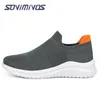 Höjd ökar skor utomhus superljus män sneakers mode andningsbara löpande sportskor kvalitet slip-on unisex atletiska skor 230811