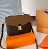 2023 Lyxvarumärke 5A axelväskor Kvinnor Handväskor Purses Handväskor 25 cm Clutch Free Bags Luxury Designer äkta läder M40780 Metis Crossbody Bag Code Craft Neono