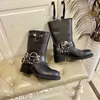 Stiefel Frauen hohe Stiefel Kabelbaum Gürtel Schnallen Kuhlattenleder brauner Leder Biker Stiefel Runde Zeh