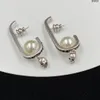 Stud i örhängen för kvinnor Vintage Designer Skull Pearl Ear Studs Eleganta smycken för kvinnor Kvinnlig utsökta fest Gift 230811