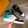 2023 Neue heiße Luxusmarke Designer Männer Frauen Freizeitschuhe dreifache weiße schwarze Gomma -Sneakers Leder Sneaker Plattter Trainer Schuhe RD0901