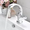 Robinets de lavabo de salle de bain accessoires robinets d'eau chrome comptoir lavage le levier simple cascade