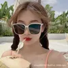 GMの新しいTiktok Net Red Sunshadeは、UV耐性の大きなボックスサングラスを運転する男性と女性のために同じスタイルのサンシェード