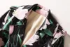 Europäische und amerikanische Frauenkleidung 2023 Herbst neuer langärmeliger Anzug Halsband Rosa Blumendruck Modegürtel Grabenlack xxl