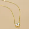 Colliers pendants titane acier japonais coréen simple shell blanc coeur coeur collier en gros de la personnalité des femmes