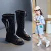 Boots Enfants Girls Summer Hollow Princess Kids High Fashion Solid Black avec arc CHAISSOIRES DE PARTÉ NONS SUPPLABLE PU 230811