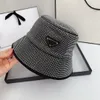 Defingers Devinged Triangle Bucket Hats Luxurys Wide Brim Hats الرجال نساء خطاب ترصيع بلورات Sunhats اتجاه الموضة في السفر إكسسوارات قبعة الصياد