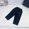 New Kids Designer Clother Fashion Child Automn Sett Taille 100-160 cm 2pcs Veste à capuche décorative multiples et jeans