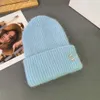 Tasarımcılar Beanie Örme Şapkalar Lüks Mektup Kış Şapkası Açık Soğuk Koruma Sıcak Peluş Yumuşak Popüler Moda Erkek Kadınlar Çok Renk Seçeneği