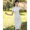 ملابس عرقية نساء بيج تشيونغسام الأزهار قصيرة الأكمام الصينية التقليدية الفستان الصيفي الصيف خمر أنثى الفتاة