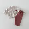 Vestes Autumn ins boy enfants lettre imprimé décontracté jacekts fille bébé amour simple amour manche en coton tops kid