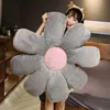 Fyllda plyschdjur Little Daisy Sunflower Plush Toy Common Stuffed Doll Cat Cushion Mat Home Bedroom Car Shop Restaurant Dekor R230811