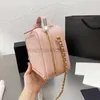 Cross Body Cosmetic Designer Square Shape Classic Loveliness Luxury Brand Handväskor High-End Fashion Handbag Utsökande storlek 20cmstylishhandbagsstore