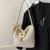 Sacs de plage Sac de grande capacité de fleur tissée de l'herbe pour les femmes 2023 Nouvelle mode à main une épaule à la mode fille de banlieue baguette bagstylishdesignerbags