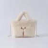 Sacs de taille sac à main en fausse fourrure pour femmes sacs d'épaule en peluche Filles Coss Crossbody Fashion grande capacité Furry Handle B4-11