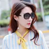 Mode für Frauen mit Fuchsköpfen klassische Trend im Internet Rote Sonnenbrille große Gesichtsbrillen Abschlähne und High-End-Gefühl